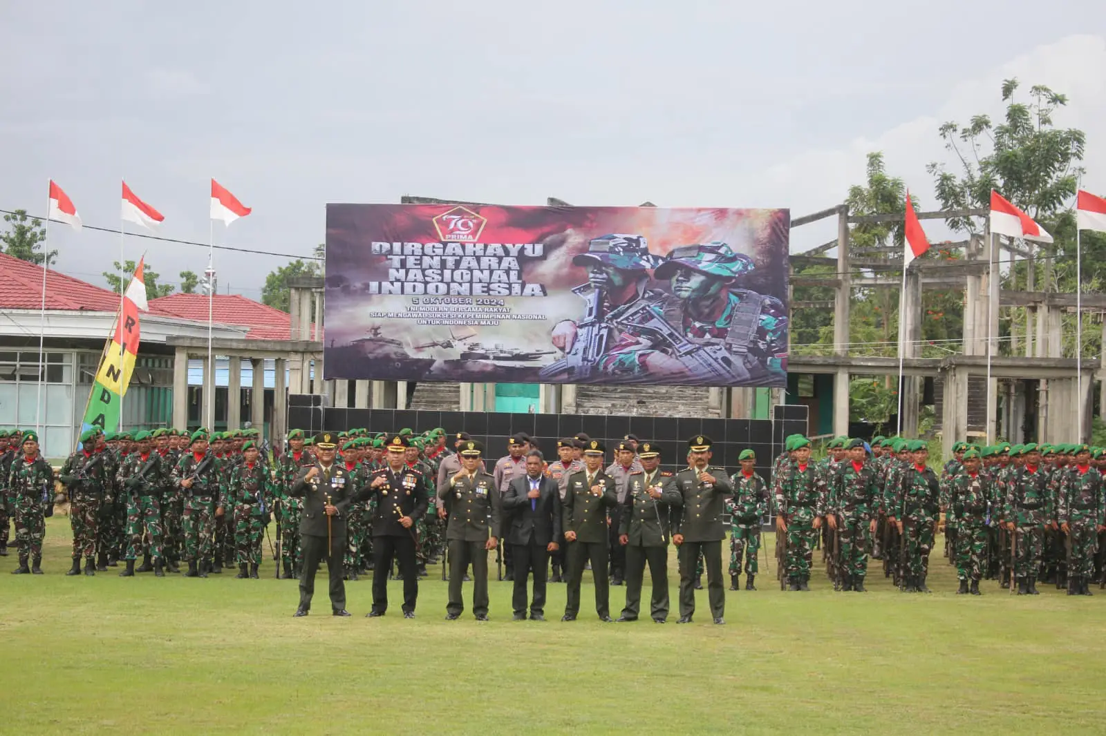 Pimpin Upacara HUT TNI KE-79 Wadanrindam XVIII/Ksr, Bacakan Amanat Panglima TNI.