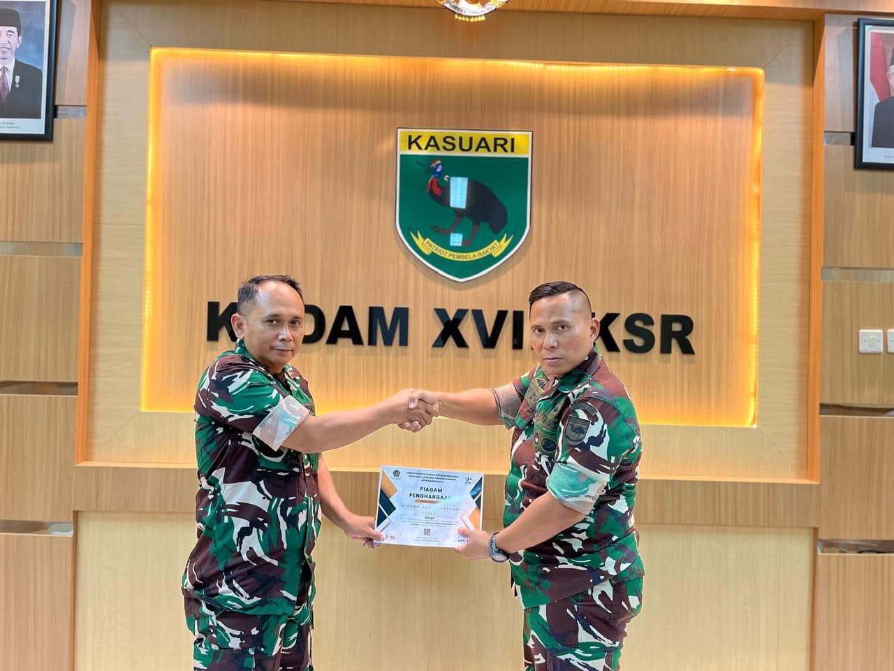 Satker Rindam XVIII/Ksr Terima Piagam Penghargaan Dari KPPN Kab. Manokwari, Prov. Papua Barat