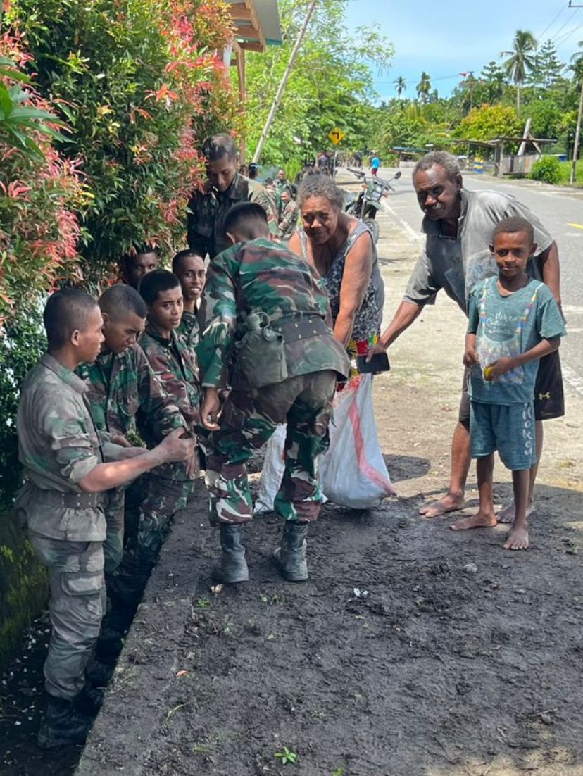 Dodiklatpur Rindam XVIII/Kasuari melaksanakan Latihan Yudha Wastu Pramuka disertai Gelar Karya Bakti di Kampung Denbek, Distrik Momiwaren, Manokwari Selatan