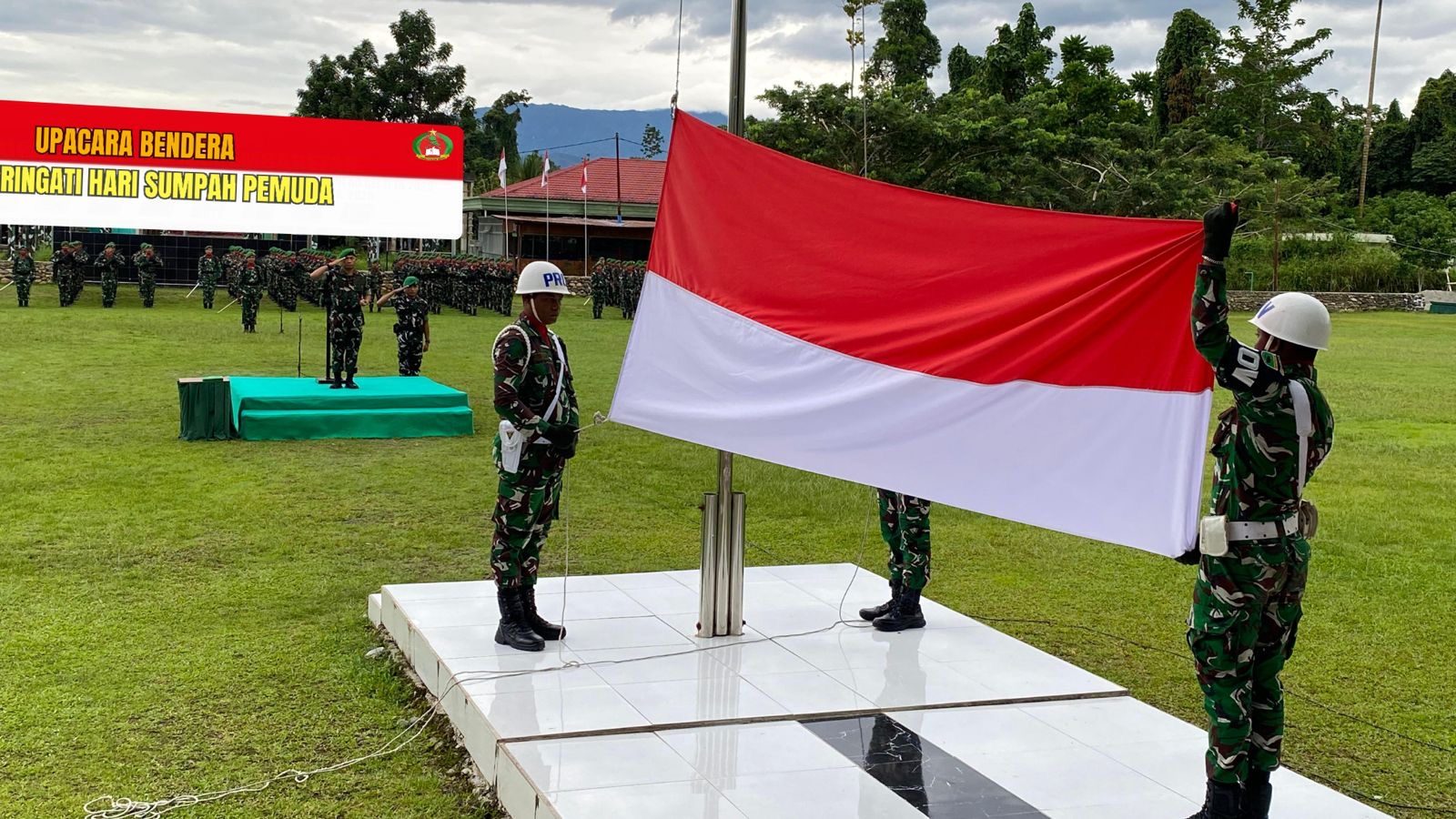 Bertemakan “Pemuda Pemudi Bergerak Indonesia  Bersatu”, Danrindam XVII/Ksr Pimpin Upacara Peringatan Hari Sumpah Pemuda Ke-97