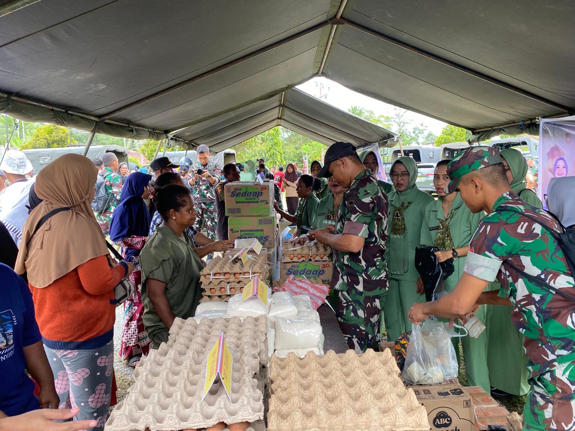 Rindam XVIII/Ksr Gelar Bazar Murah Ramadan, Wujudkan Kepedulian dan Kebersamaan